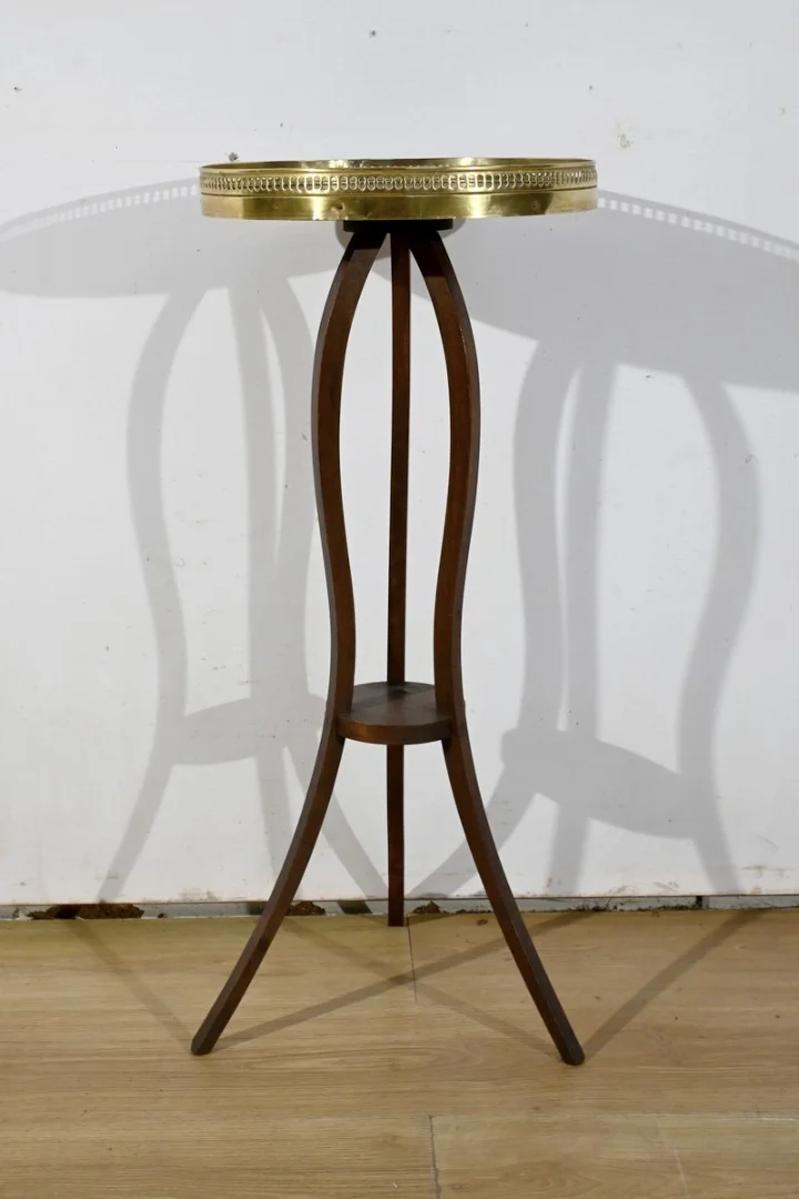 TISCH IM LOUIS XVI-STIL