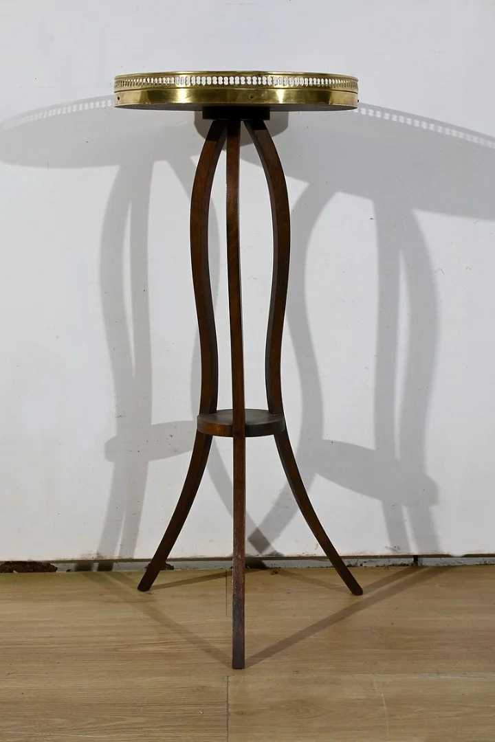TISCH IM LOUIS XVI-STIL