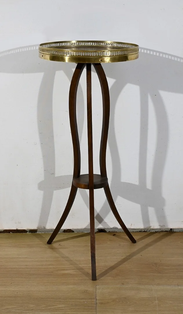 TISCH IM LOUIS XVI-STIL