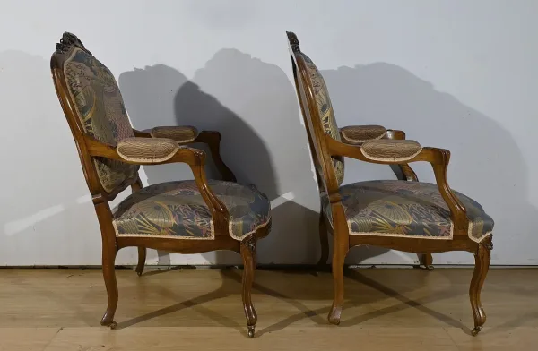 WOHNZIMMER-GRUPPE IM LOUIS XV-STIL