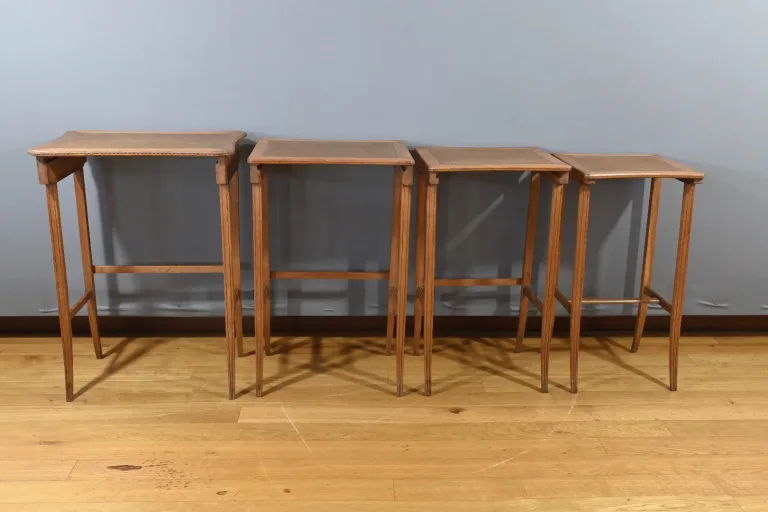 Tables Gigognes en Chêne – 1930