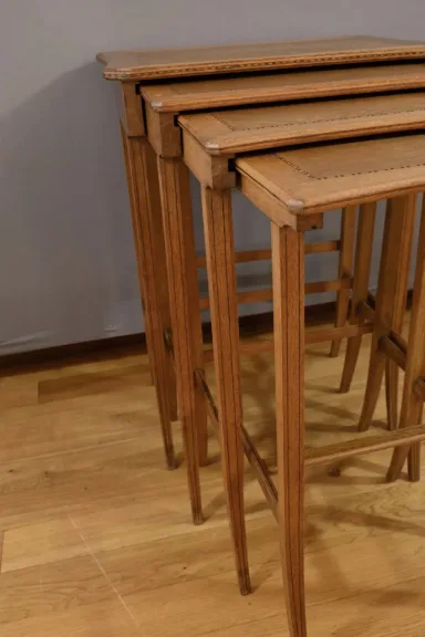 Tables Gigognes en Chêne – 1930