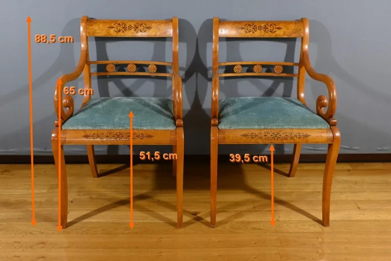 Paire de Fauteuils en Érable Moucheté, style Charles X – Milieu XXe