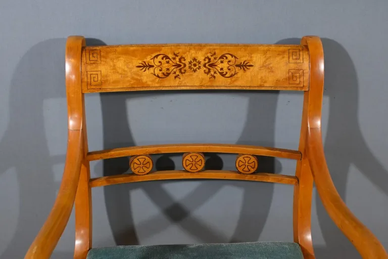 Paire de Fauteuils en Érable Moucheté, style Charles X – Milieu XXe