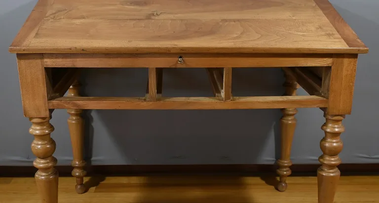 Bureau de Pente en Noyer massif, style Louis-Philippe – 2ème partie XIXe