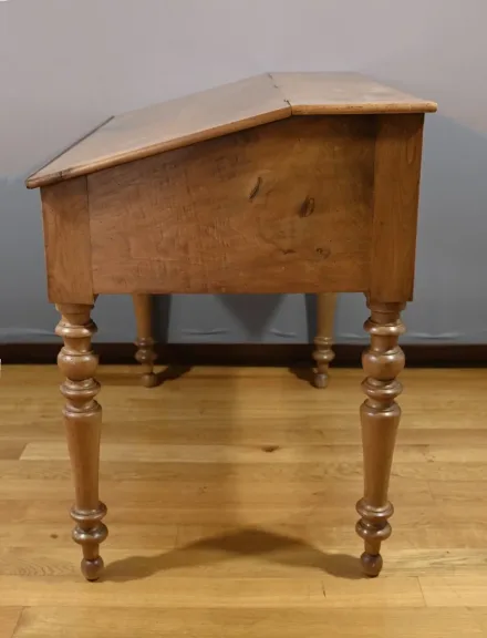 Bureau de Pente en Noyer massif, style Louis-Philippe – 2ème partie XIXe