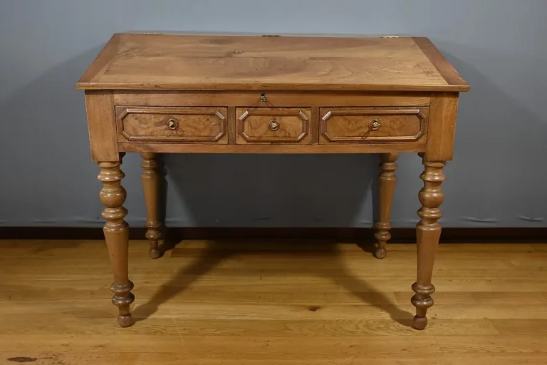 Bureau de Pente en Noyer massif, style Louis-Philippe – 2ème partie XIXe
