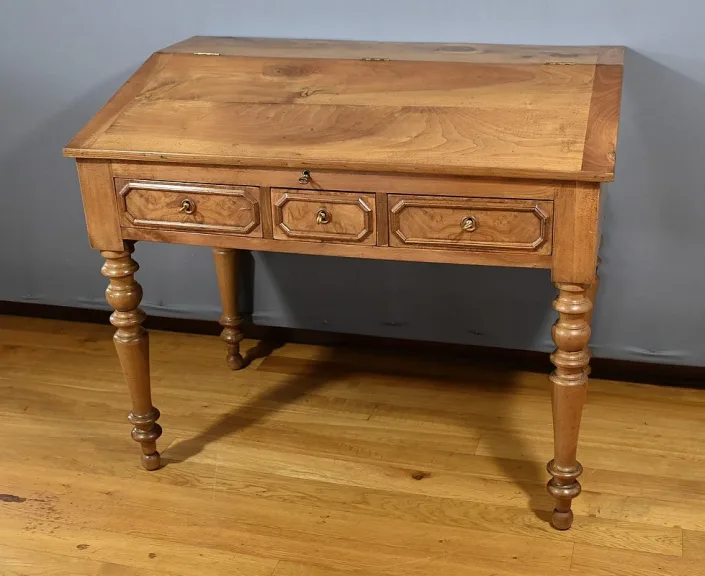 Bureau de Pente en Noyer massif, style Louis-Philippe – 2ème partie XIXe