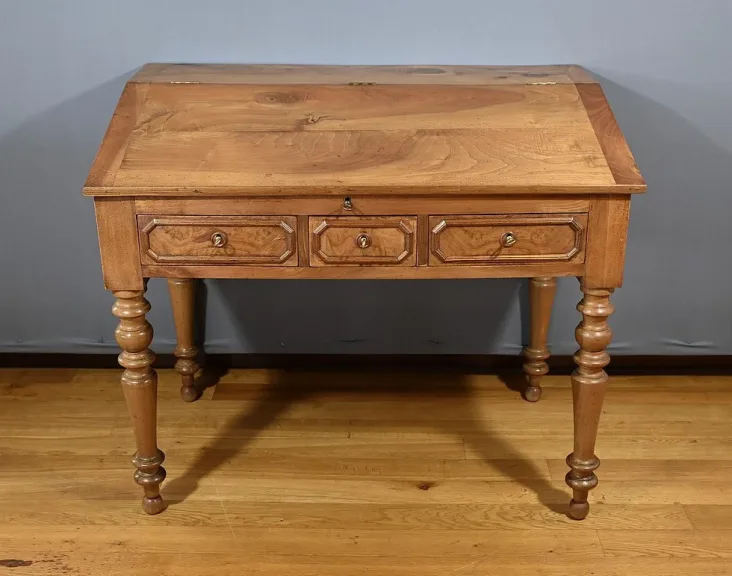 Bureau de Pente en Noyer massif, style Louis-Philippe – 2ème partie XIXe