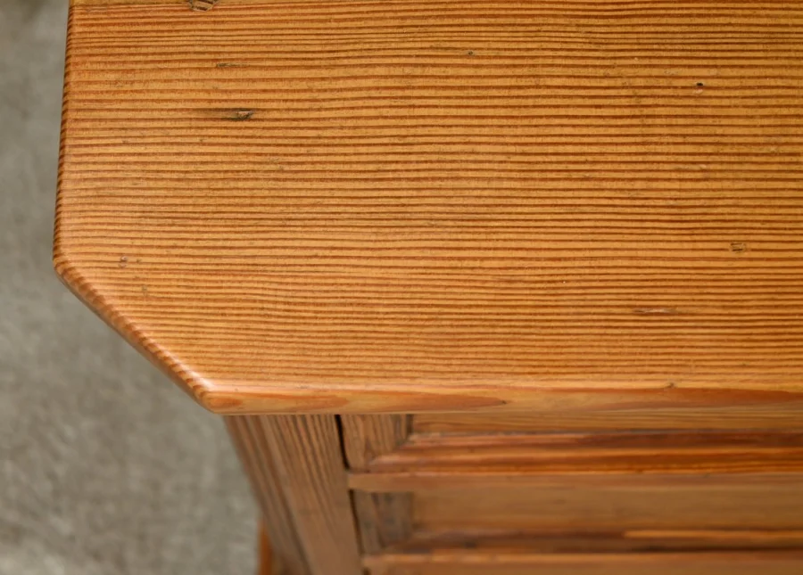 Petite Commode en Pitchpin – 1930