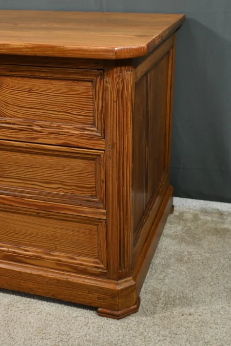 Petite Commode en Pitchpin – 1930