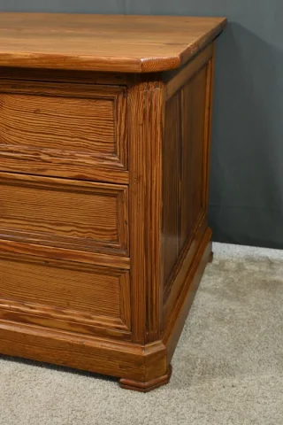 Petite Commode en Pitchpin – 1930