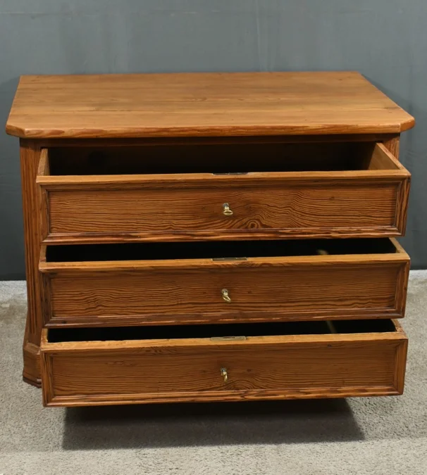 Petite Commode en Pitchpin – 1930