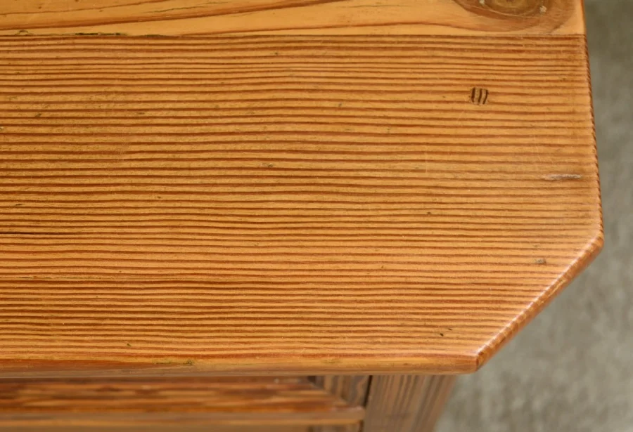 Petite Commode en Pitchpin – 1930