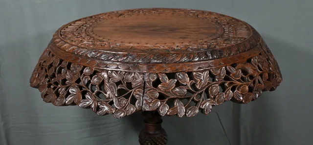 Guéridon Anglo-indien en Bois Exotique – Fin XIXe