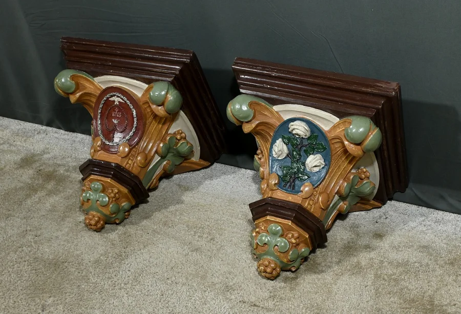 PAIR OF BAROQUE STYLE WALL SHELVES