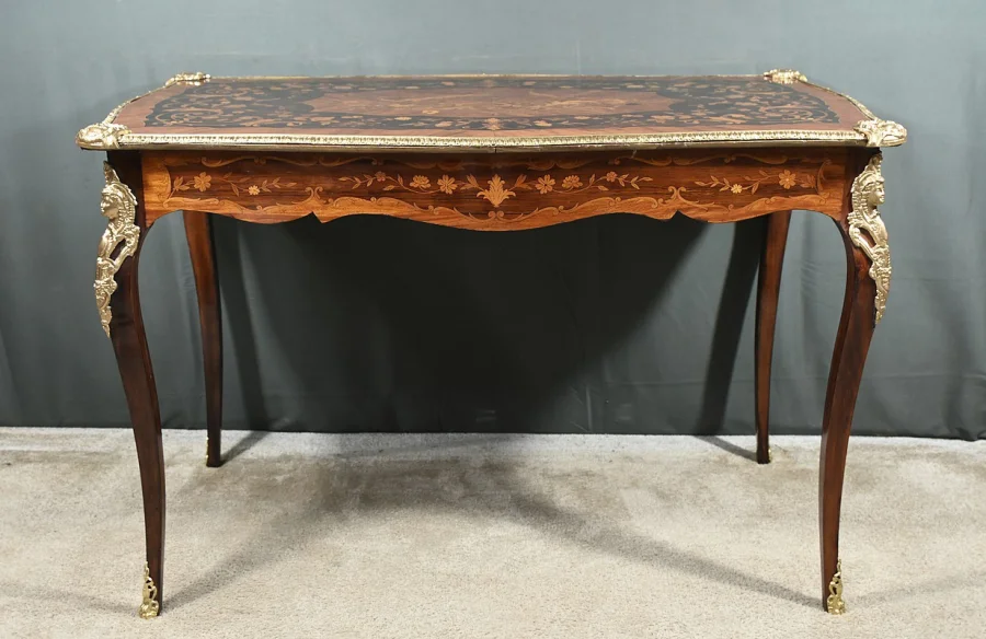 SCHREIBTISCH IM LOUIS XV-STIL