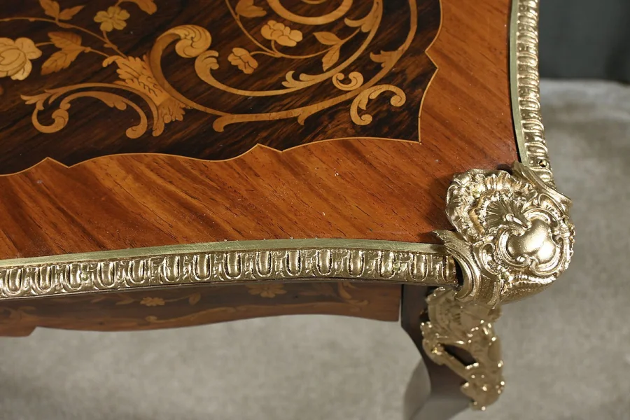 SCHREIBTISCH IM LOUIS XV-STIL