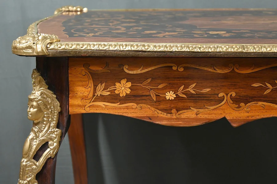 SCHREIBTISCH IM LOUIS XV-STIL