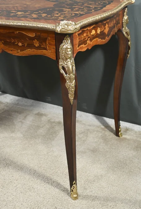 SCHREIBTISCH IM LOUIS XV-STIL