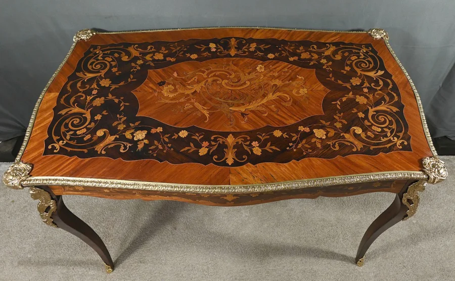 SCHREIBTISCH IM LOUIS XV-STIL