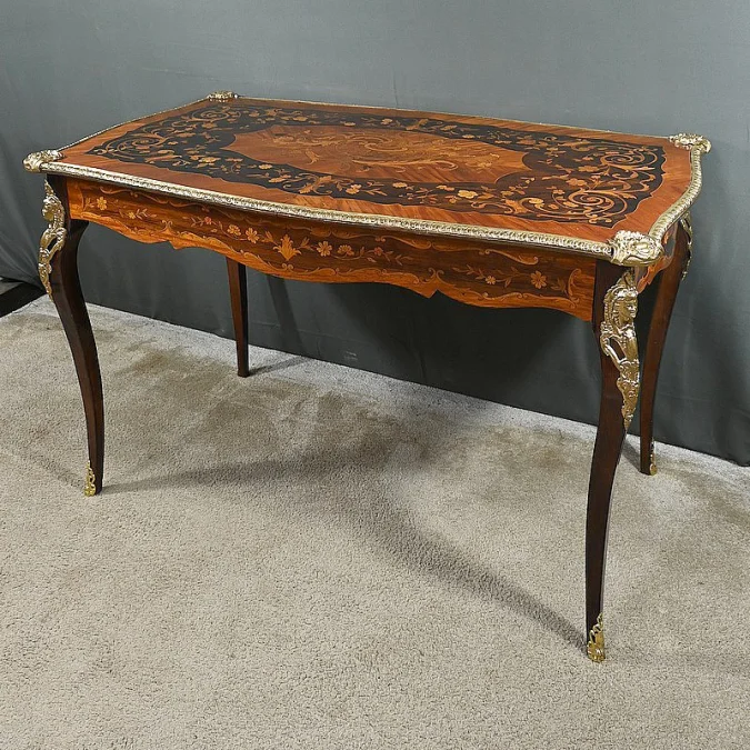 SCHREIBTISCH IM LOUIS XV-STIL