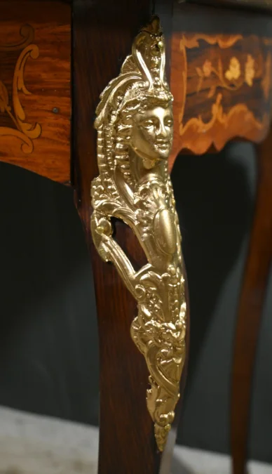 SCHREIBTISCH IM LOUIS XV-STIL