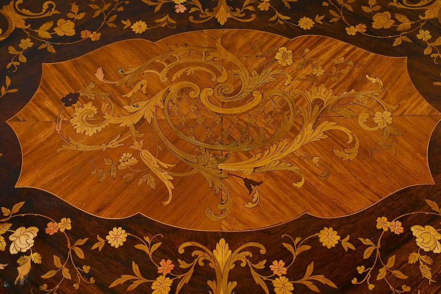 SCHREIBTISCH IM LOUIS XV-STIL