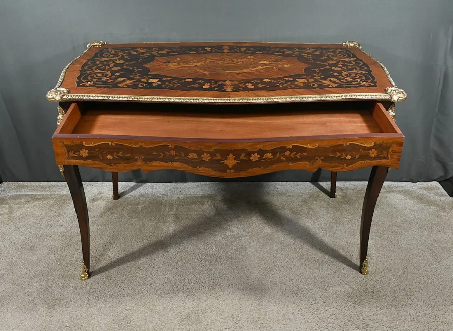 SCHREIBTISCH IM LOUIS XV-STIL