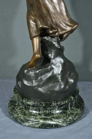 SPELTER BEELDJE gesigneerd A. de RANIERI