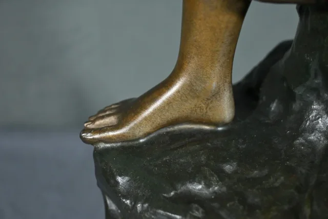 SPELTER BEELDJE gesigneerd A. de RANIERI
