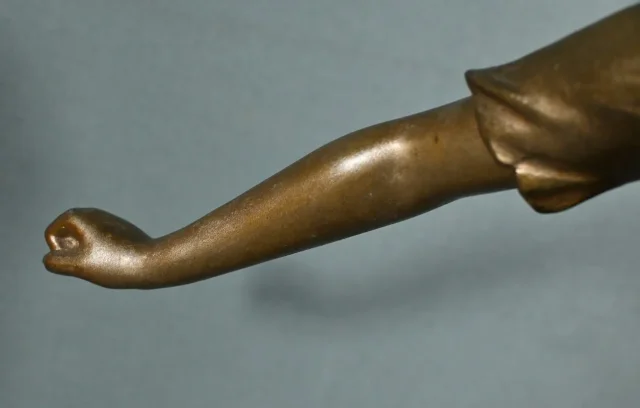 SPELTER BEELDJE gesigneerd A. de RANIERI