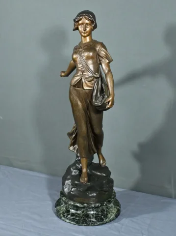 SPELTER BEELDJE gesigneerd A. de RANIERI
