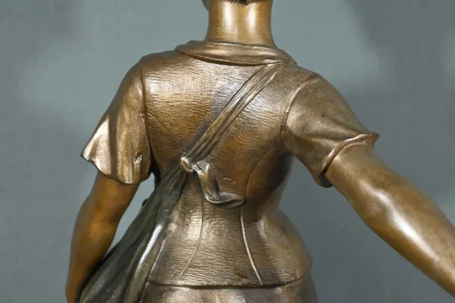 SPELTER BEELDJE gesigneerd A. de RANIERI