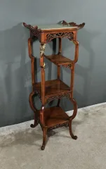 Ständer im orientalischen Stil