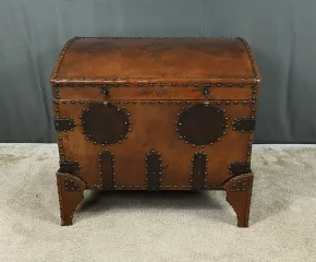 GROSSER LEDERTRUHE