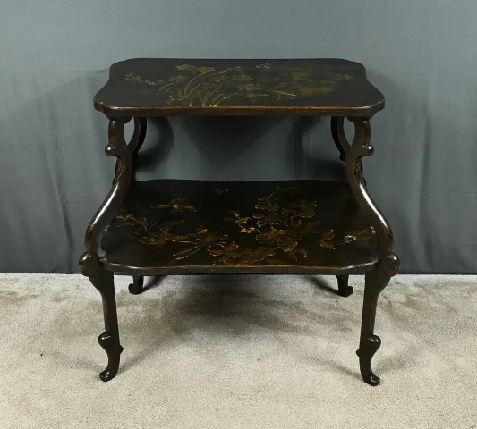 Table à Thé en Bois Laqué à Décors Asiatiques – Fin XIXe