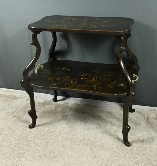 Table à Thé en Bois Laqué à Décors Asiatiques – Fin XIXe