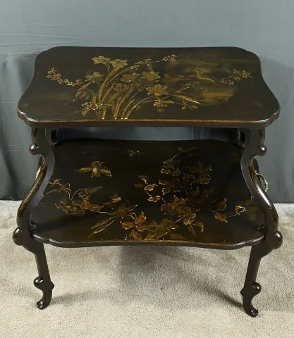 Table à Thé en Bois Laqué à Décors Asiatiques – Fin XIXe