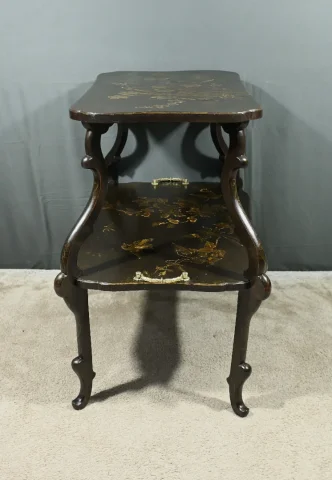 Table à Thé en Bois Laqué à Décors Asiatiques – Fin XIXe