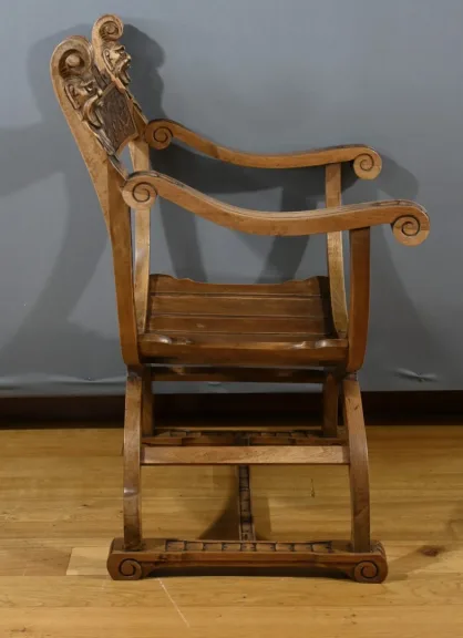 Curule-Stuhl