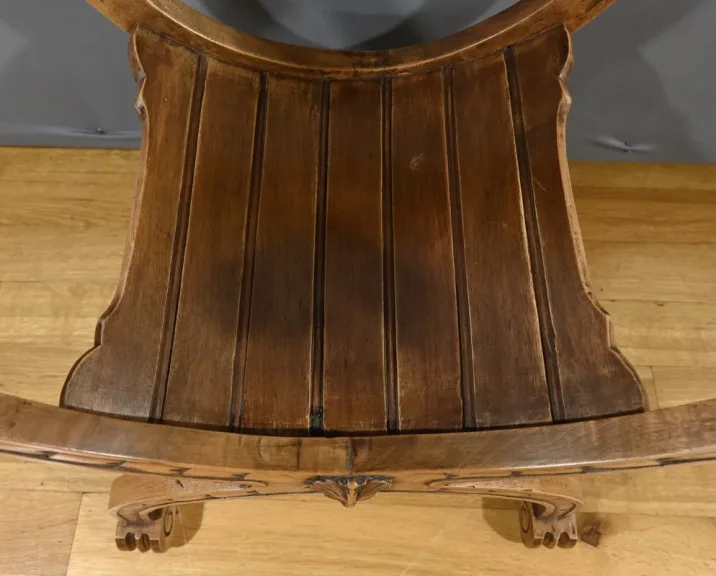 Curule-Stuhl