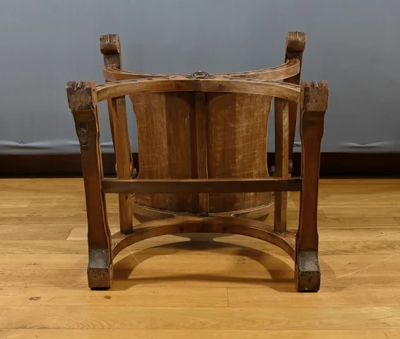 Fauteuil Dagobert en Noyer, style Médiéval – Fin XIXe