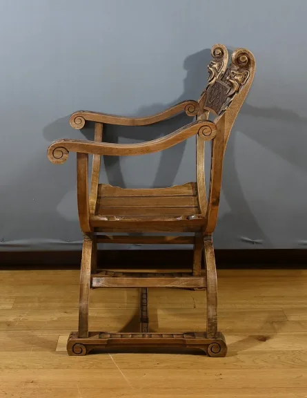 Curule-Stuhl