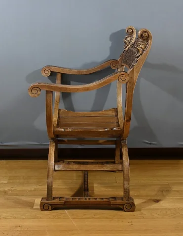 Fauteuil Dagobert en Noyer, style Médiéval – Fin XIXe