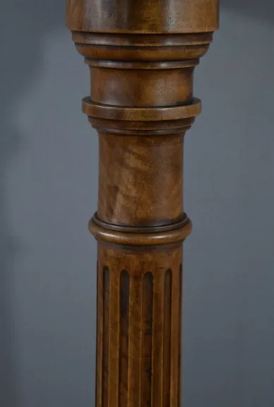 Colonne en Noyer, style Louis XVI – 1920