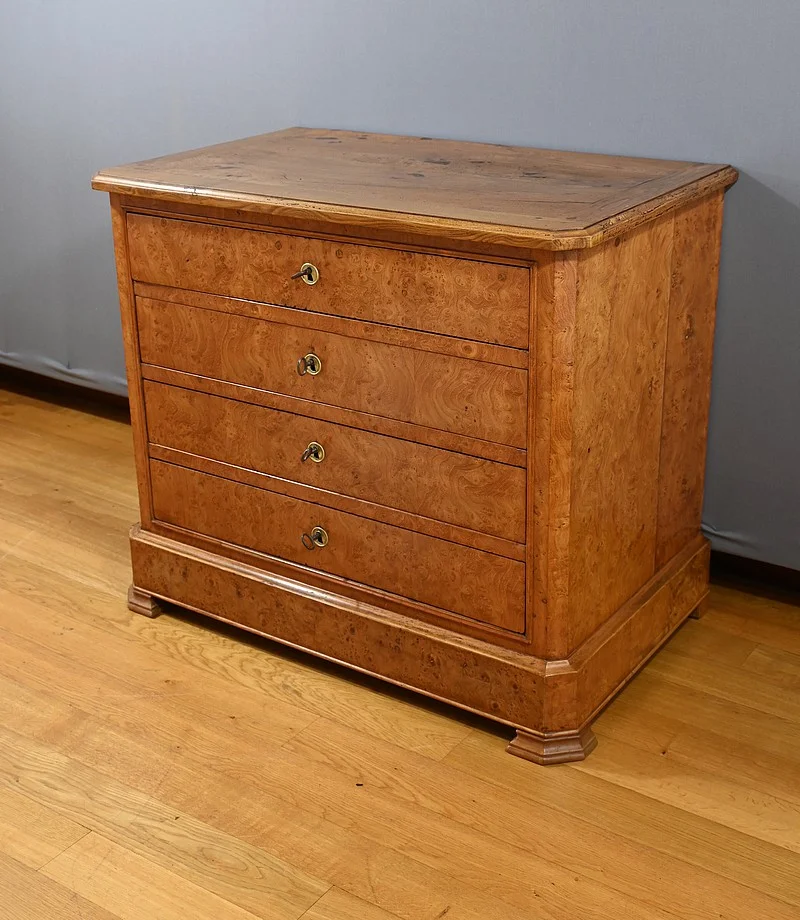 ASH CHEST OF DRAWERS
