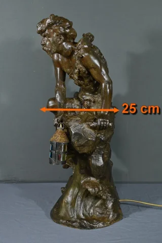 Important Régule monté en lampe « Pirate à l’affût », signé A. Foretay – Début XXe