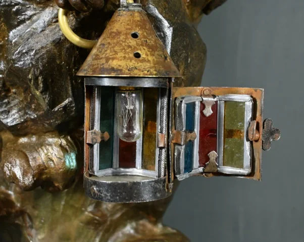 Important Régule monté en lampe « Pirate à l’affût », signé A. Foretay – Début XXe