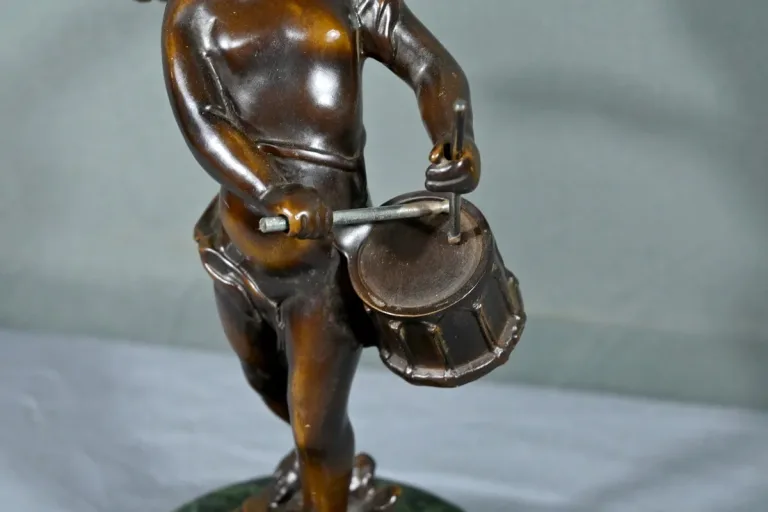 BRONZE-PUTTO signiert A. MOREAU